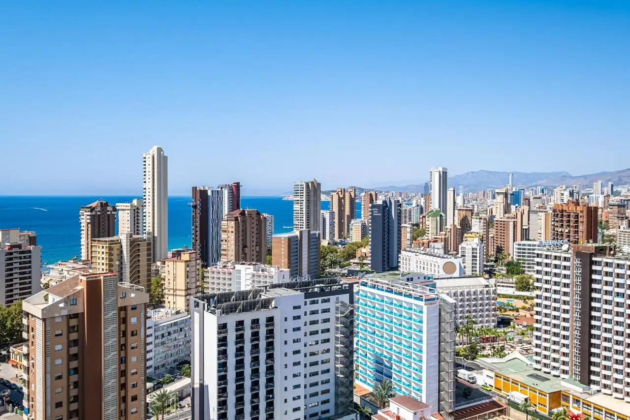 Vista exterior de Pis en venda en Benidorm amb Piscina i Moblat