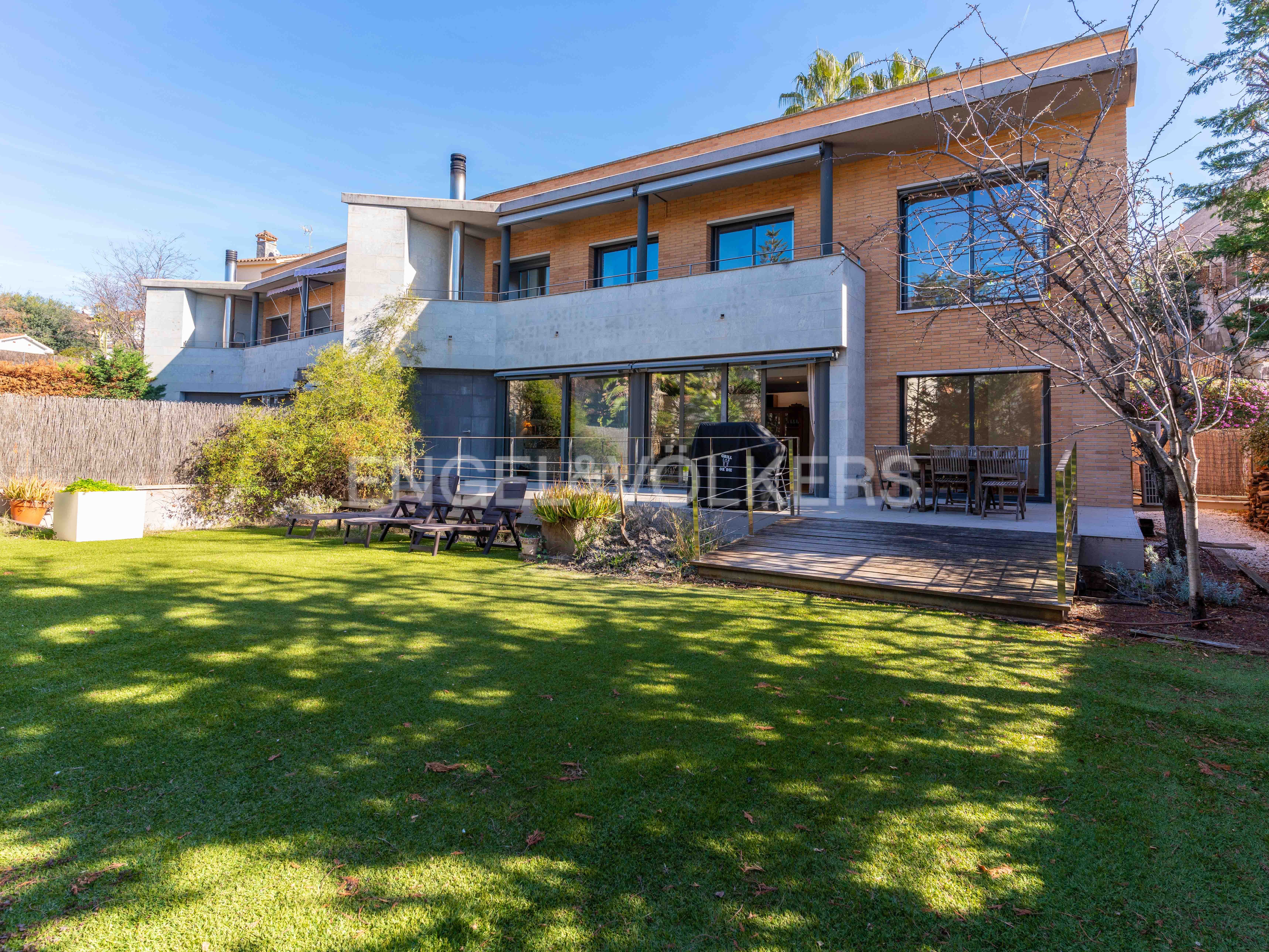 Vista exterior de Casa adosada en venta en Alella con Aire acondicionado, Calefacción y Jardín privado