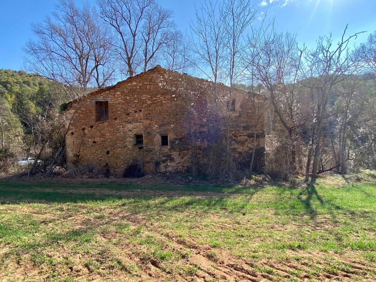 Vista exterior de Finca rústica en venda en La Baronia de Rialb amb Jardí privat