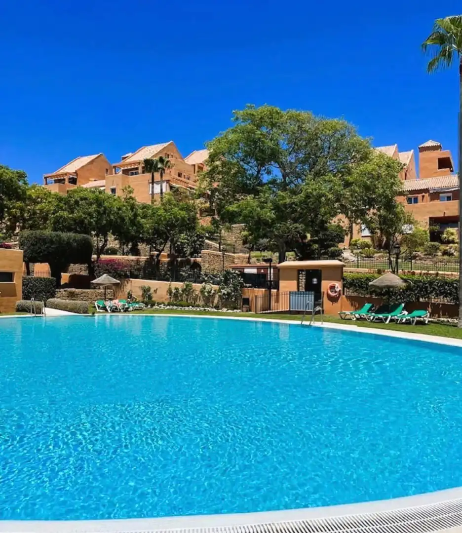 Apartamento con piscina en venta en Elviria - Cabopino