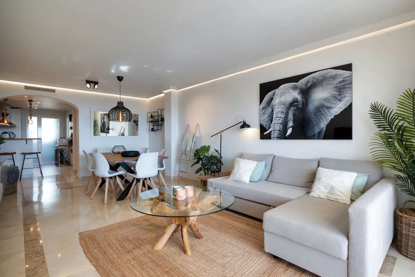 Wohnzimmer von Maisonette zur Miete in Benahavís mit Klimaanlage, Heizung und Privatgarten