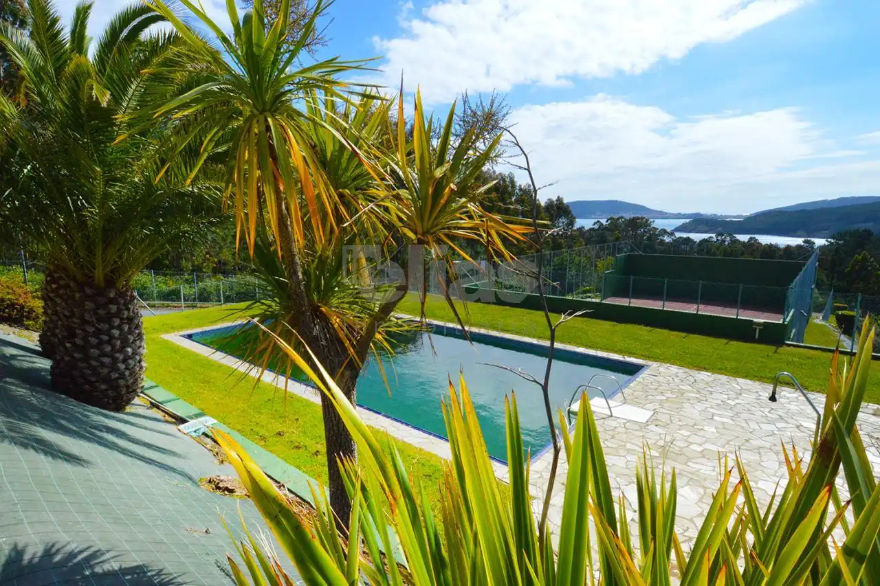 Piscina de Piso en venta en Cee con Piscina, Amueblado y Balcón