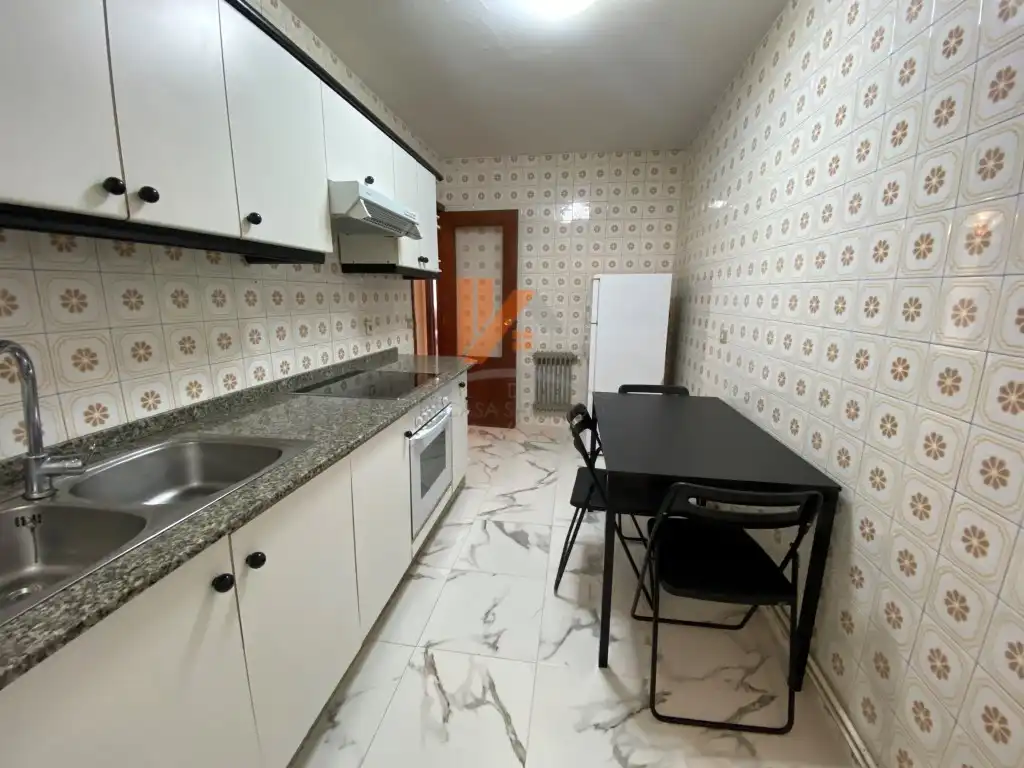 Küche von Wohnung zur Miete in Santiago de Compostela  mit Heizung und Möbliert