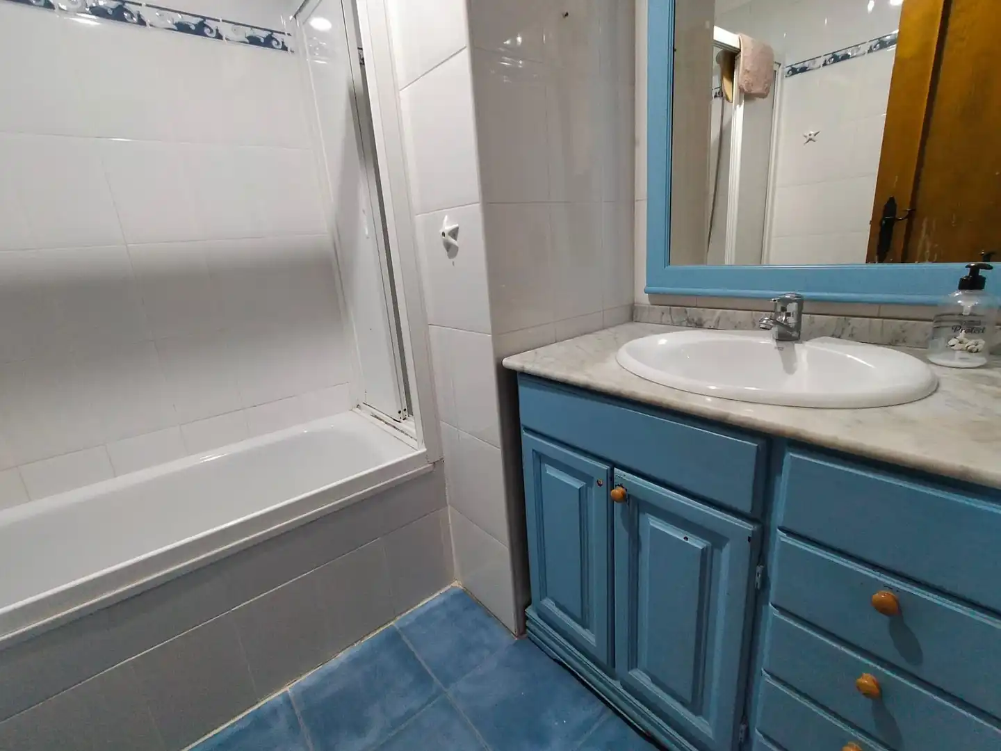 Baño de Piso en venta en La Línea de la Concepción