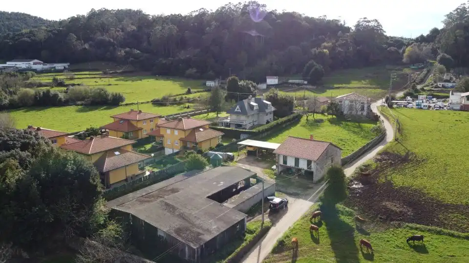 Vista exterior de Casa o xalet en venda en Camargo