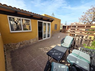 Casa con piscina en venta en Carrer Falcó 61