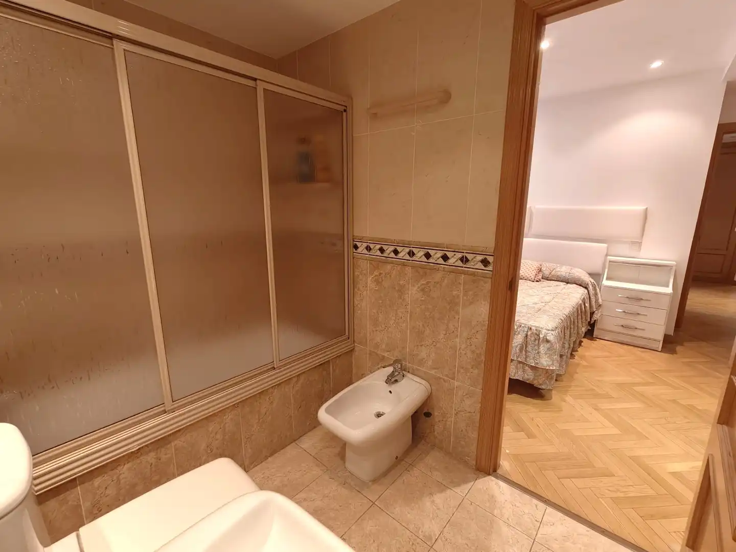 Badezimmer von Wohnung zum Verkauf in Madrid mit Klimaanlage, Heizung und Abstellraum