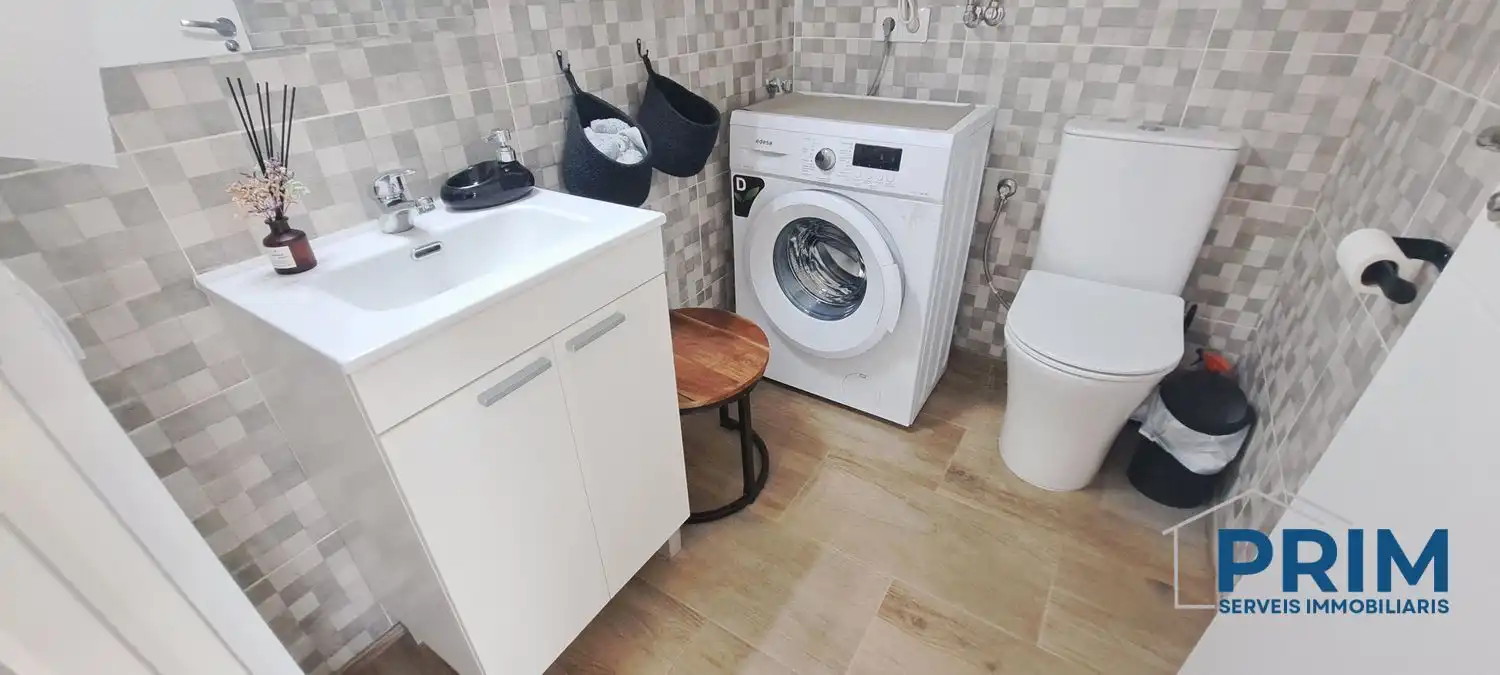 Badezimmer von Geschaftsraum zur Miete in Reus mit Klimaanlage und Möbliert