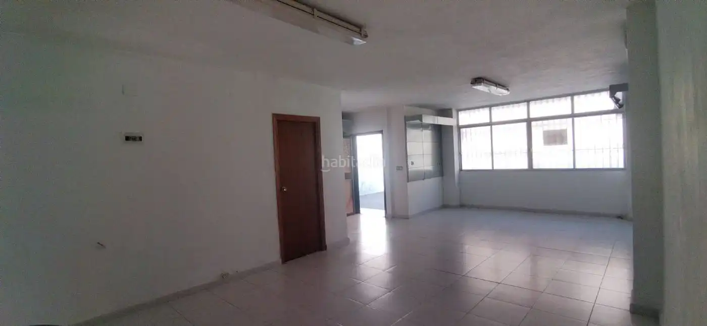 Local comercial en venta en Calle Isla Saltes 9, imagen 4