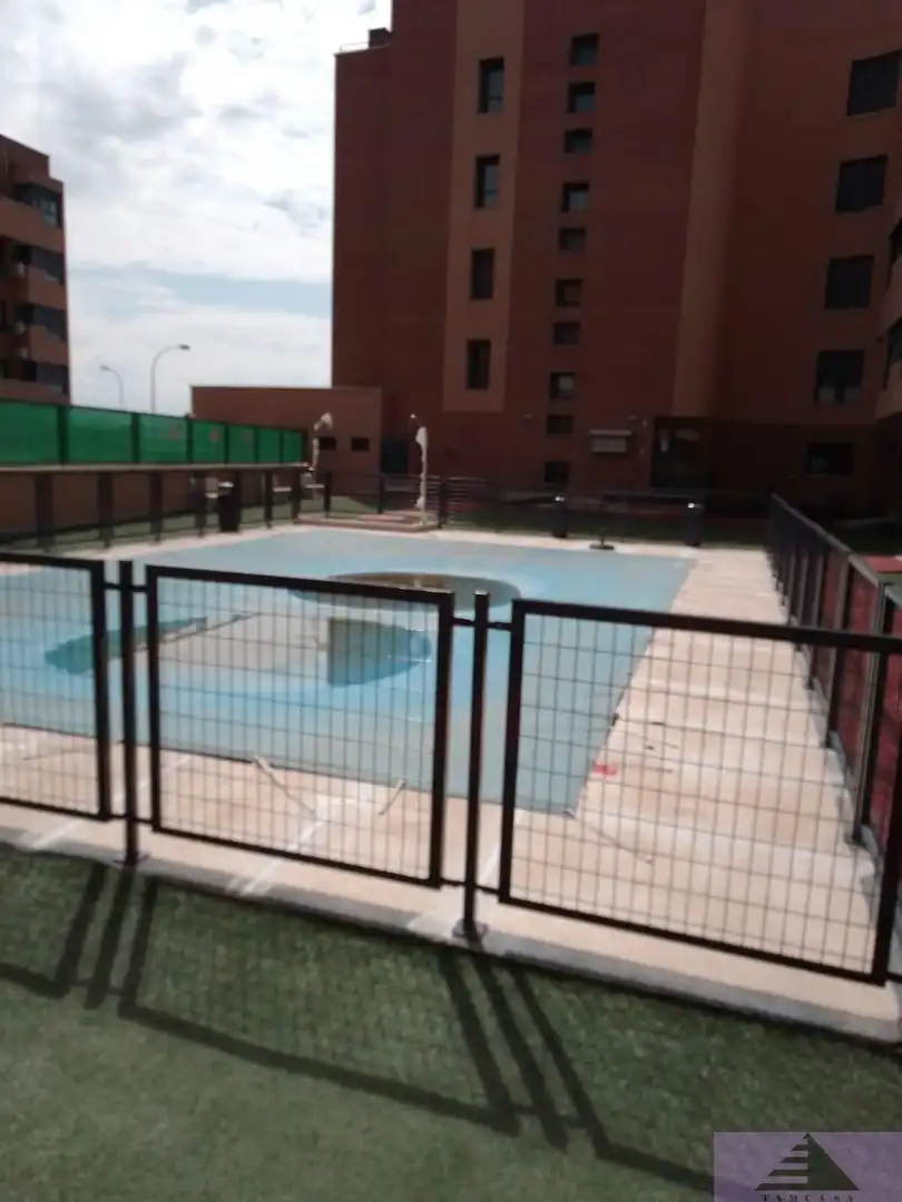 Schwimmbecken von Wohnung zum Verkauf in Ocaña mit Klimaanlage, Heizung und Abstellraum