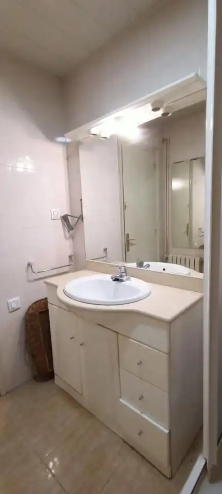 Baño de Piso de alquiler en Terrassa con Amueblado