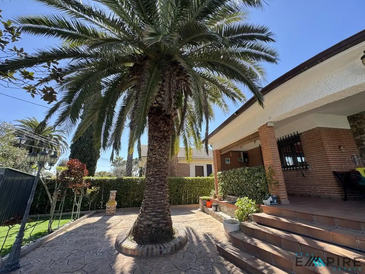 Vista exterior de Casa o xalet en venda en Serranillos del Valle amb Aire condicionat, Calefacció i Jardí privat