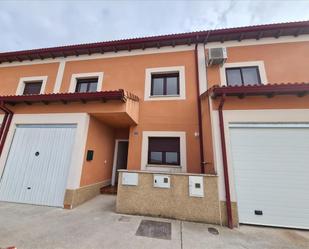 Exterior view of Flat for sale in Garcillán