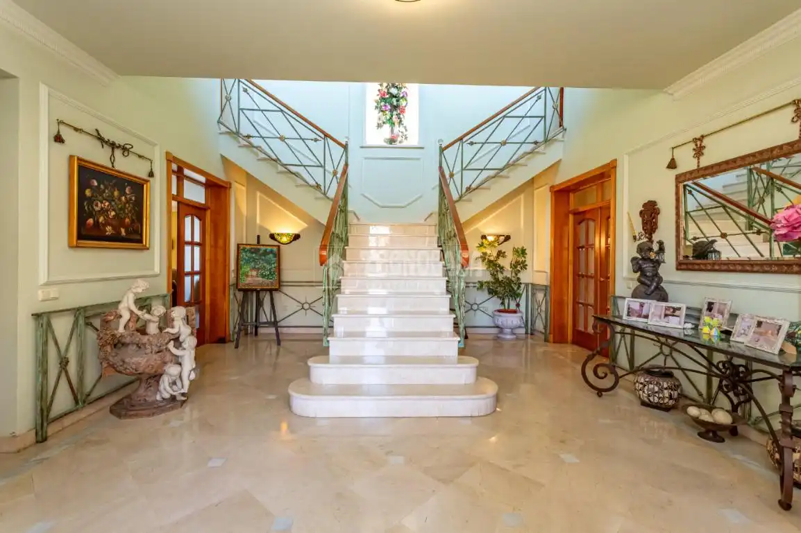 Houses for sale in Algeciras  with Air Conditioner and Swimming Pool