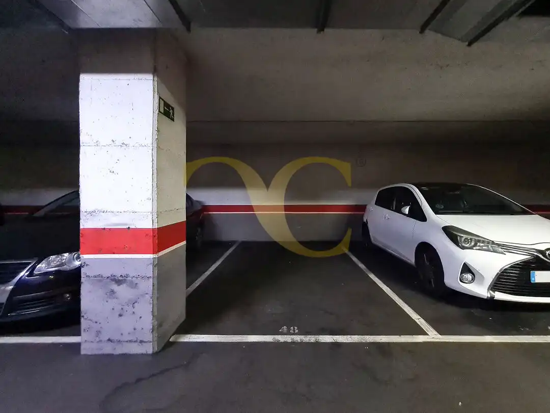 Parking de Piso en venta en Gijón  con Calefacción, Jardín privado y Terraza