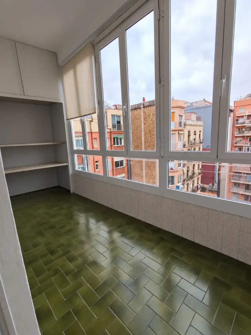 Appartamento con terrazza in vendita a Carrer del Comte Borrell, imagen 3