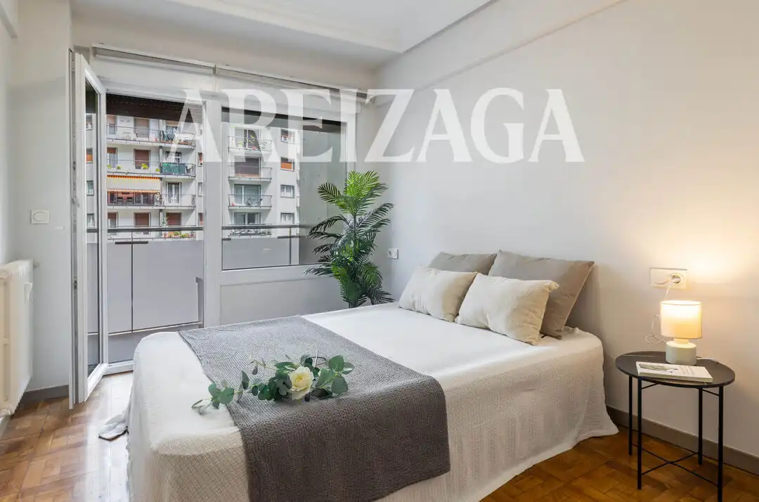 Habitación de Piso en venta en Donostia - San Sebastián  con Calefacción, Terraza y Balcón