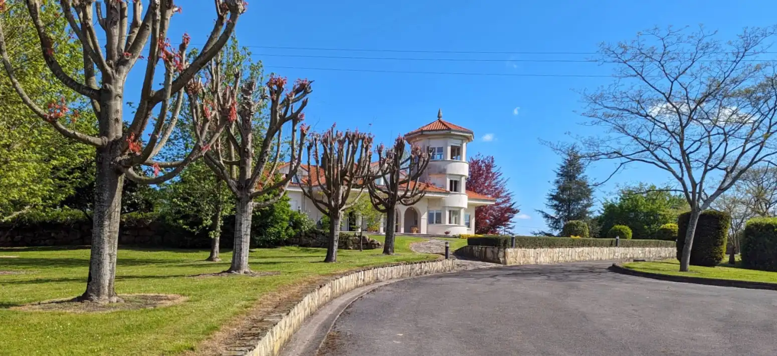 Vista exterior de Casa o chalet en venta en Reocín con Calefacción, Jardín privado y Terraza