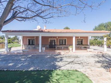Villa con piscina in vendita a Redován