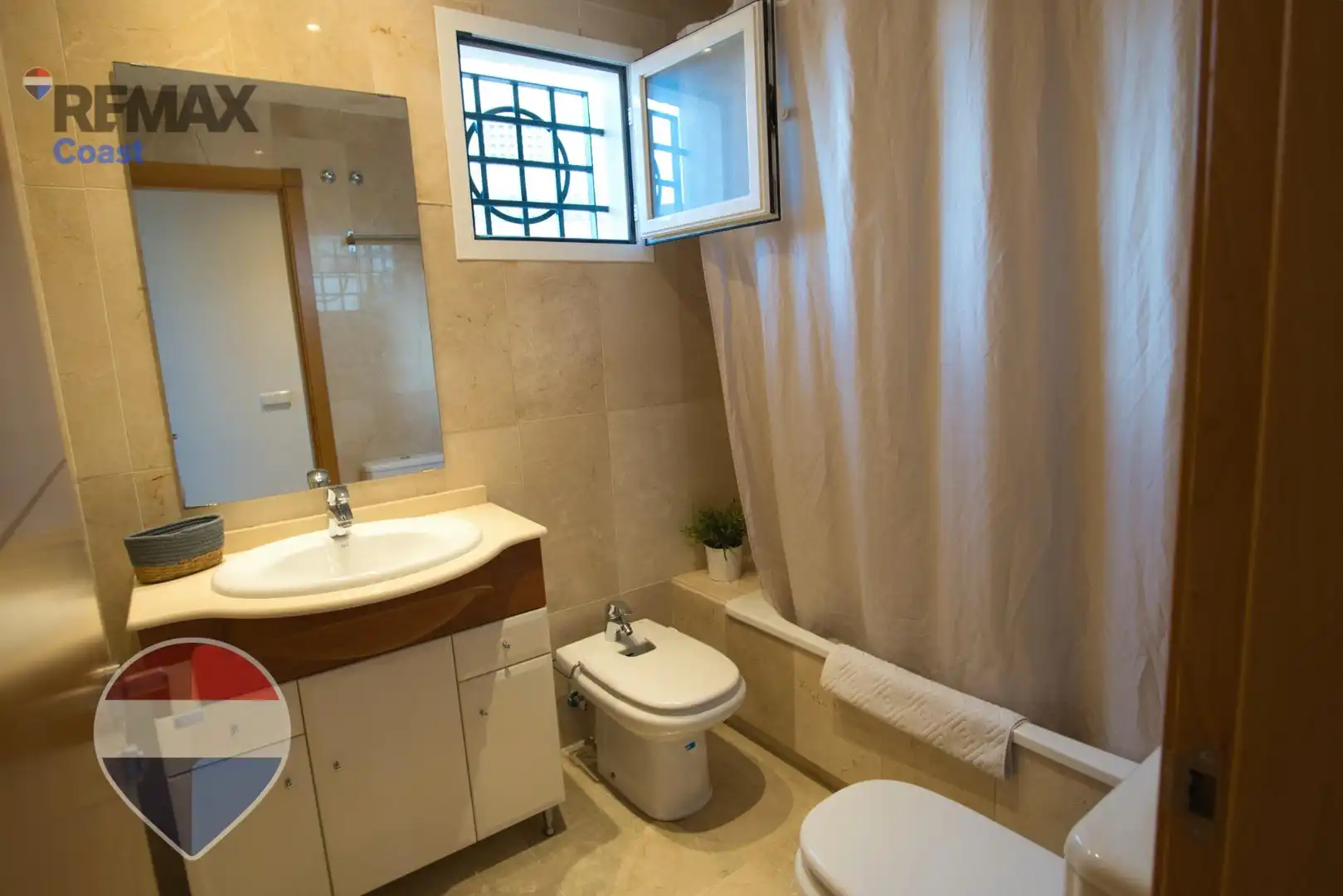 Badezimmer von Wohnung zum Verkauf in Benalmádena mit Klimaanlage, Privatgarten und Gemeinschaftspool