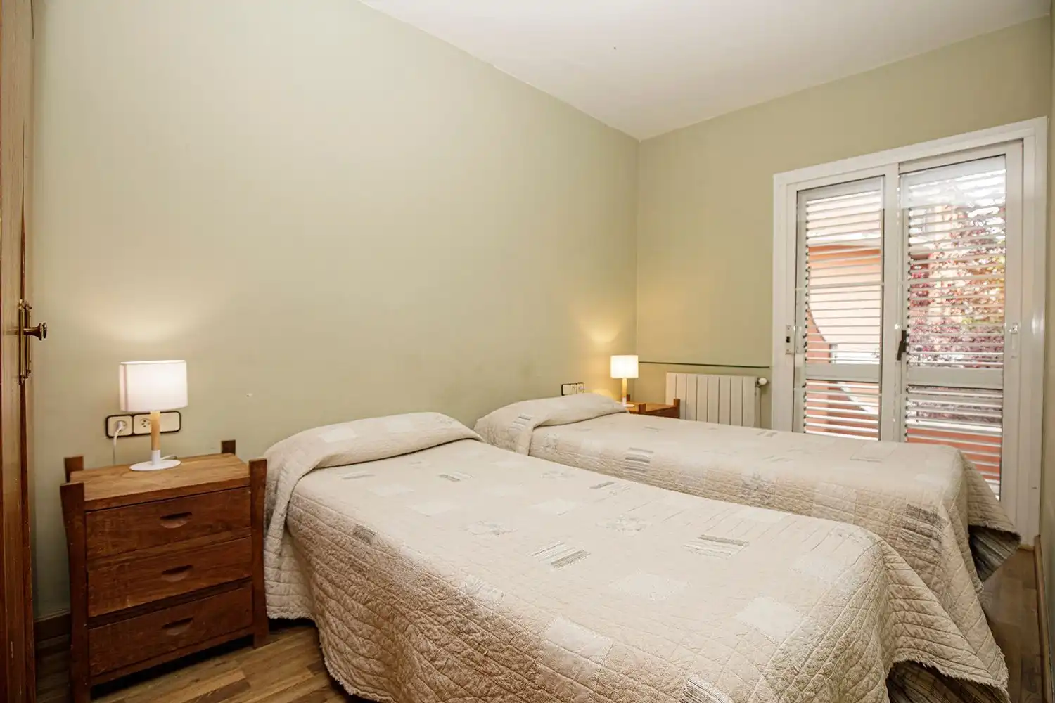 Bedroom of Flat for rent in Girona