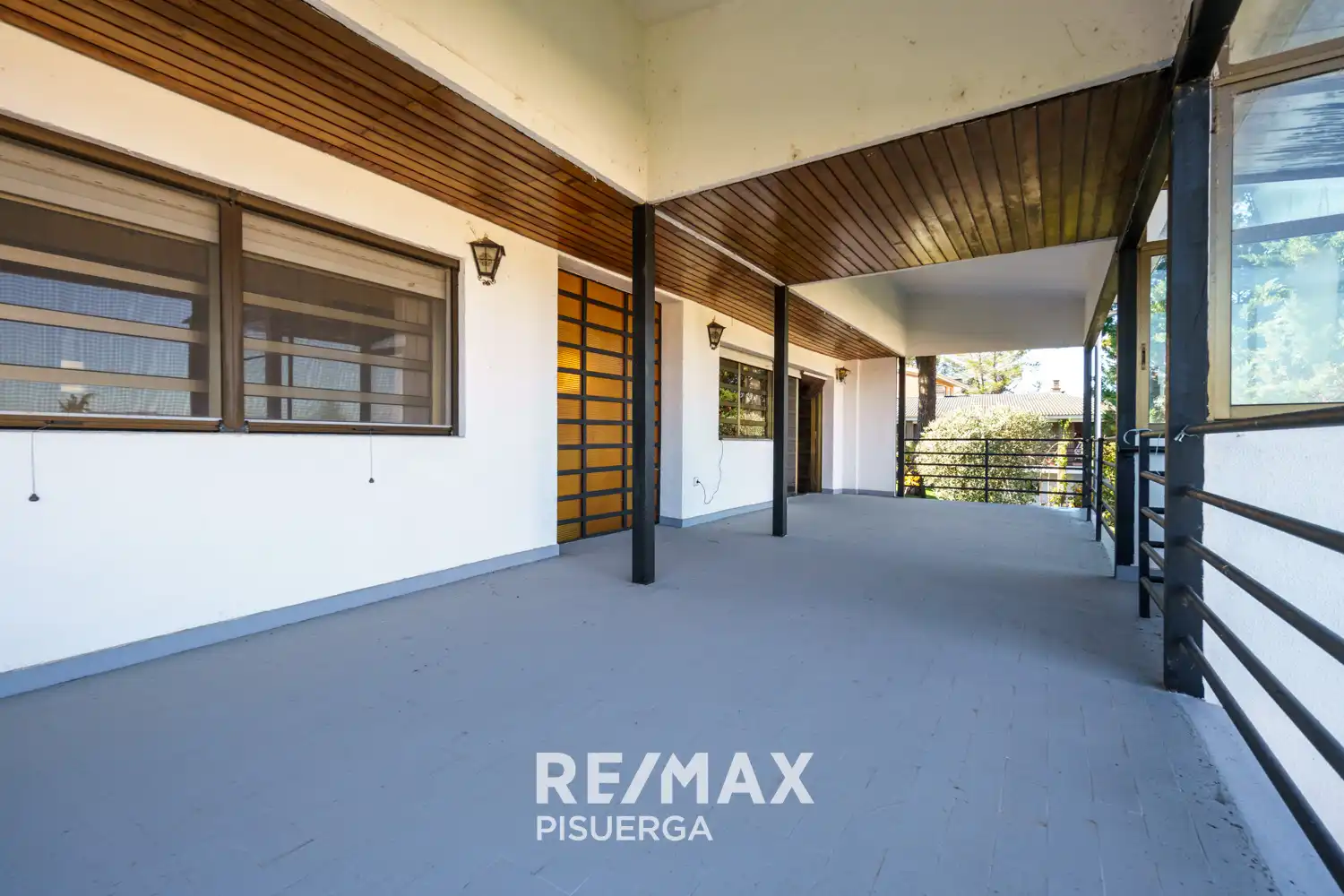 Vista exterior de Casa o xalet en venda en Tudela de Duero amb Calefacció, Jardí privat i Terrassa