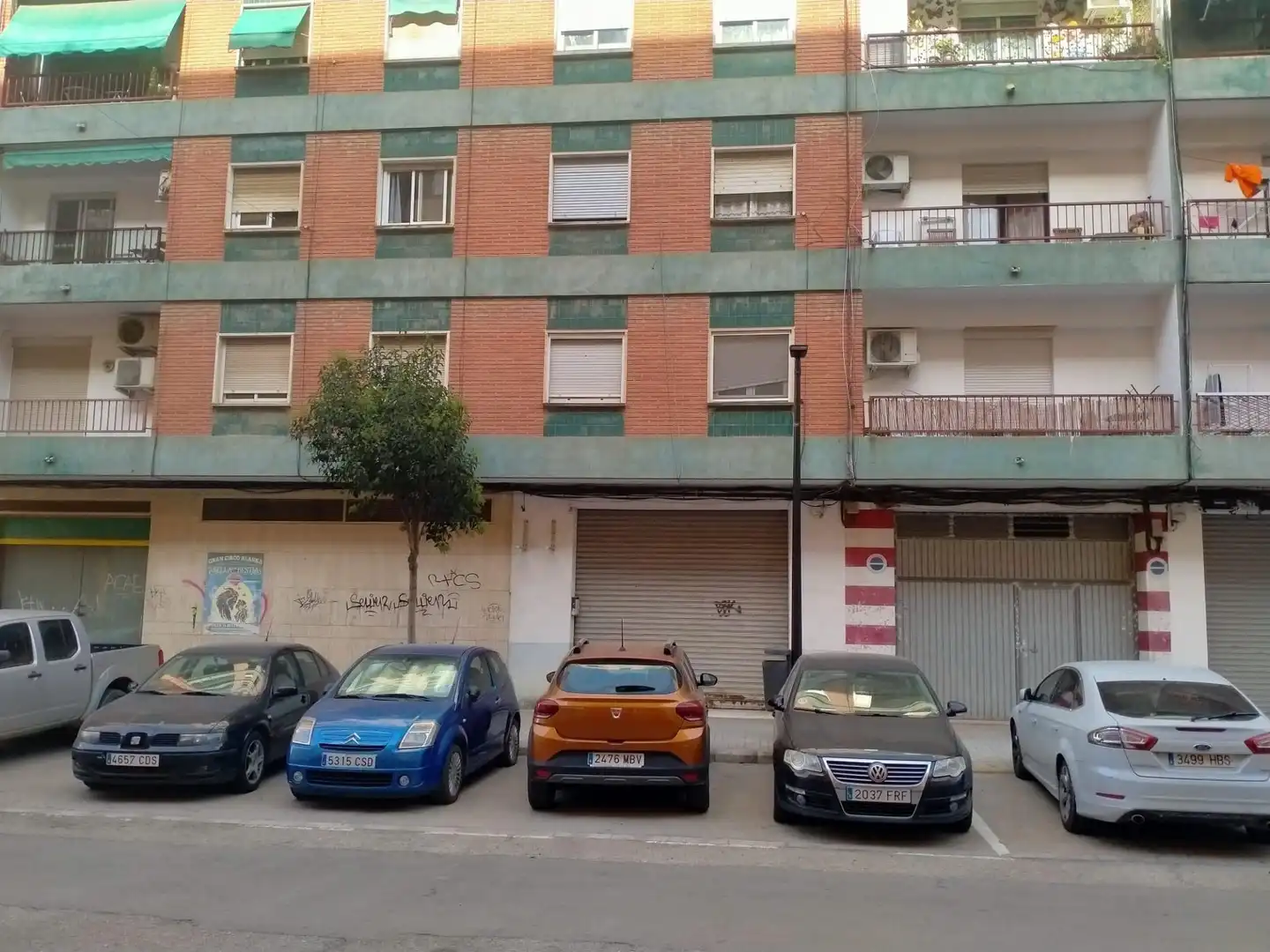 Vista exterior de Local de lloguer en Benicalap