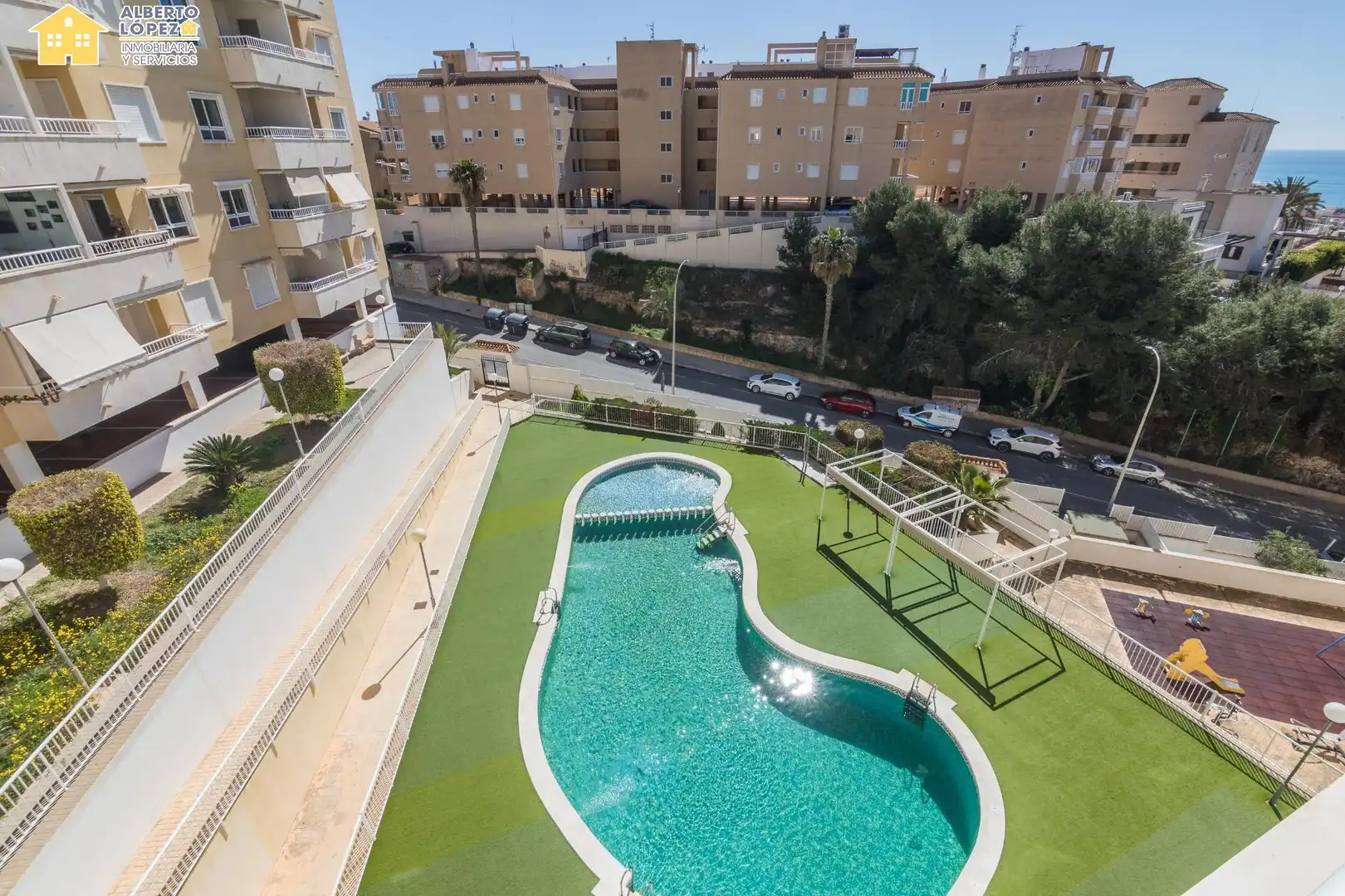 Piscina de Àtic en venda en Santa Pola amb Aire condicionat, Terrassa i Balcó