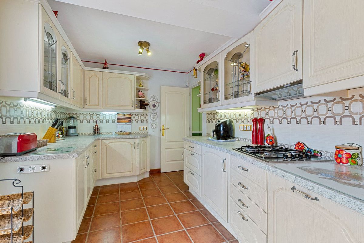 Kitchen of House or chalet for sale in Fuengirola  with Air Conditioner, Private garden and Swimming Pool
