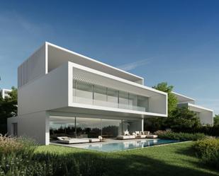Vista exterior de Casa o xalet en venda en Estepona amb Aire condicionat, Calefacció i Jardí privat
