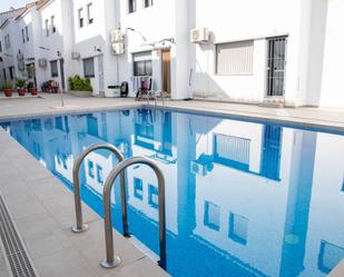 Piscina de Casa o xalet en venda en Fuente de Piedra amb Parquet i Piscina comunitària