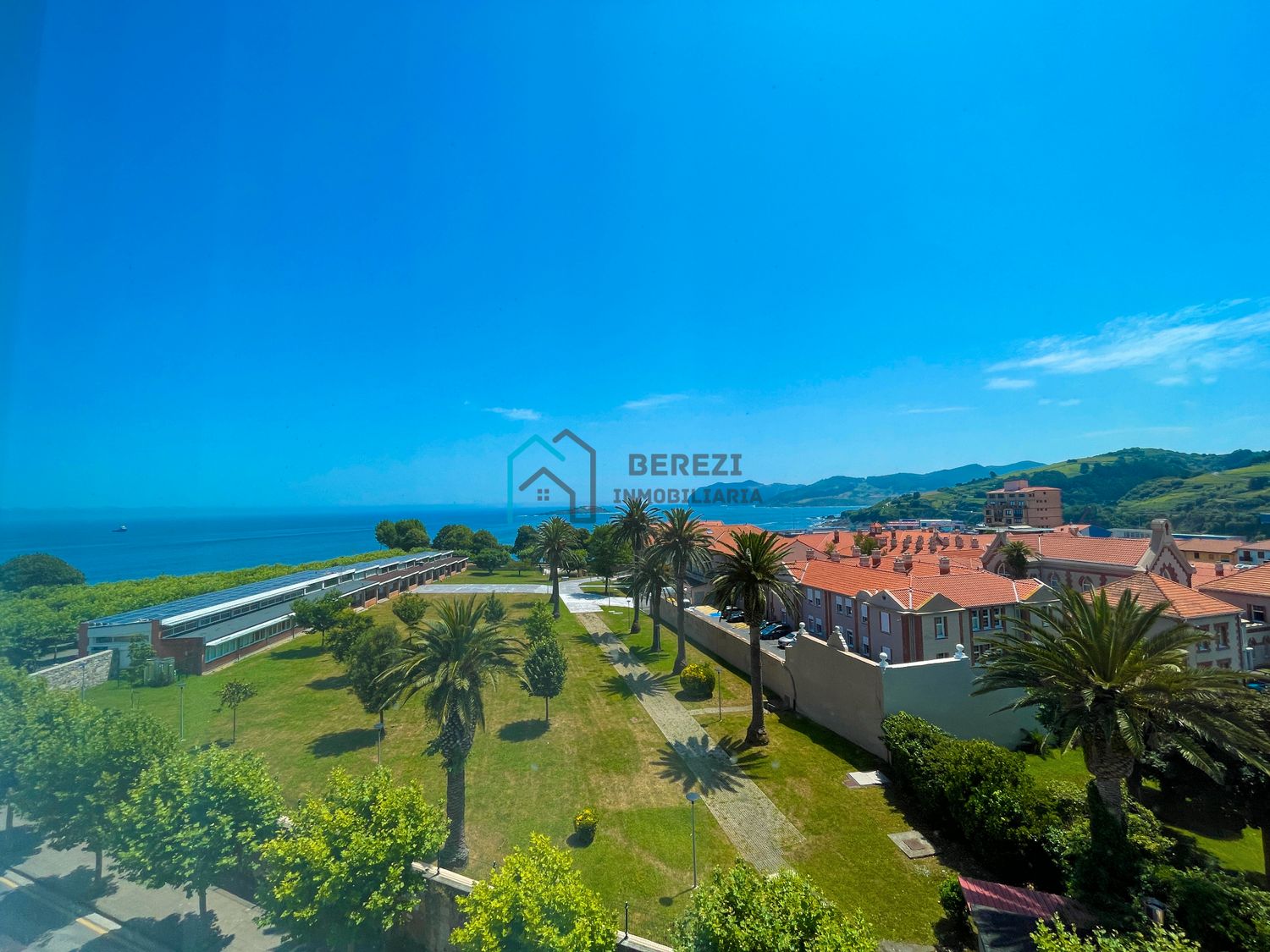 Exterior view of Duplex for sale in Bermeo  with Heating, Furnished and Balcony
