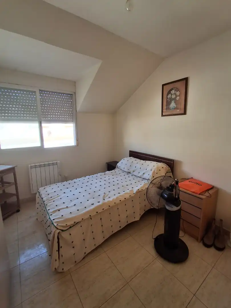 Habitación de Casa adosada en venta en La Puebla de Almoradiel con Calefacción, Jardín privado y Amueblado