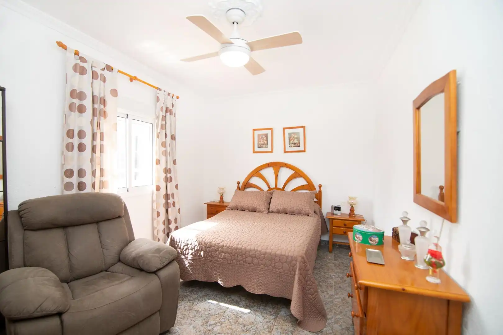 Habitación de Casa o chalet en venta en Chiclana de la Frontera con Aire acondicionado, Jardín privado y Trastero