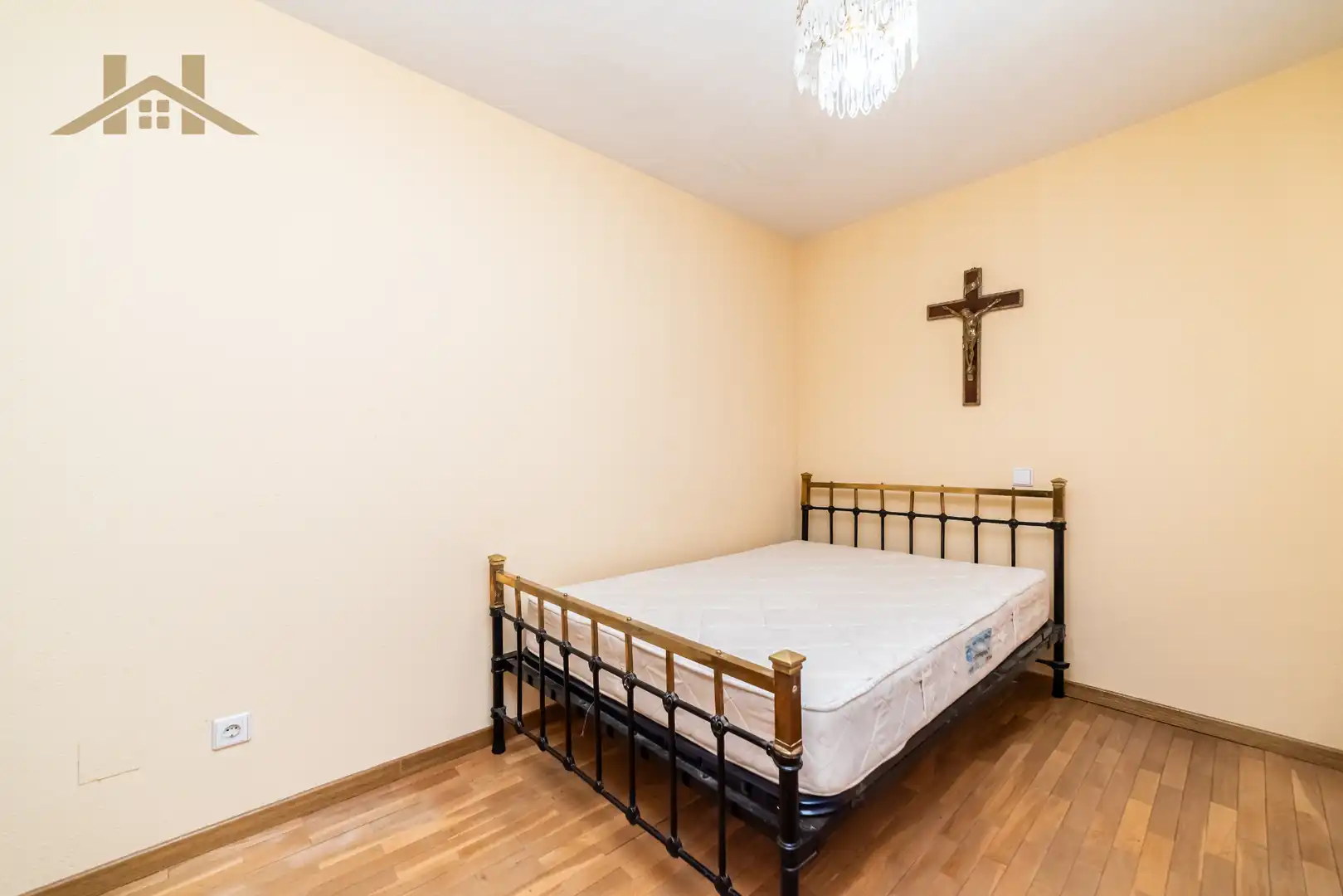 Habitación de Casa adosada en venta en Navalcarnero con Aire acondicionado, Calefacción y Jardín privado