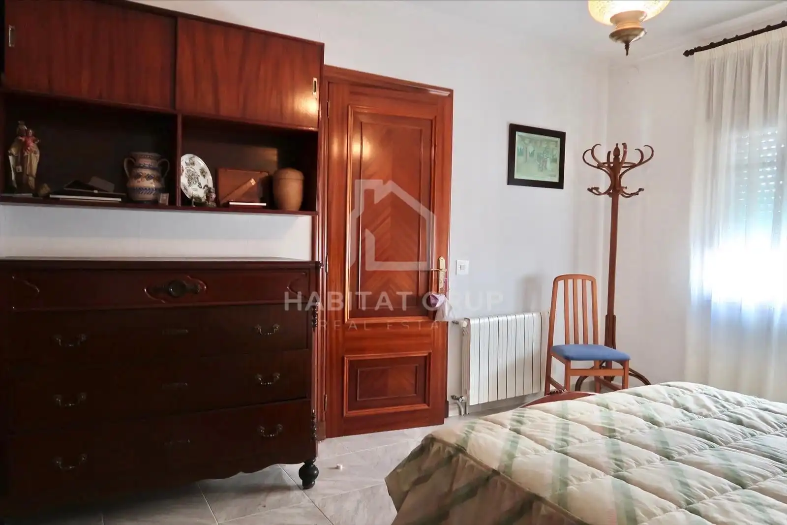 Schlafzimmer von Wohnung zum Verkauf in Es Castell mit Heizung und Privatgarten