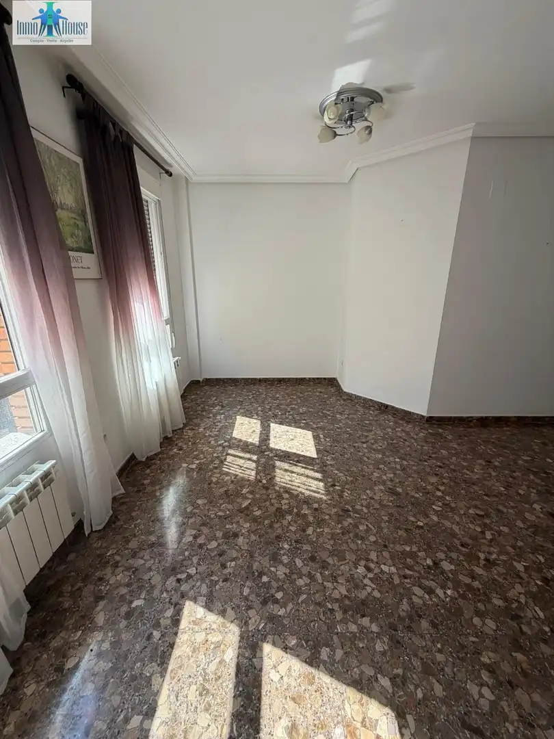 Habitación de Dúplex en venta en Albacete con Calefacción y Amueblado
