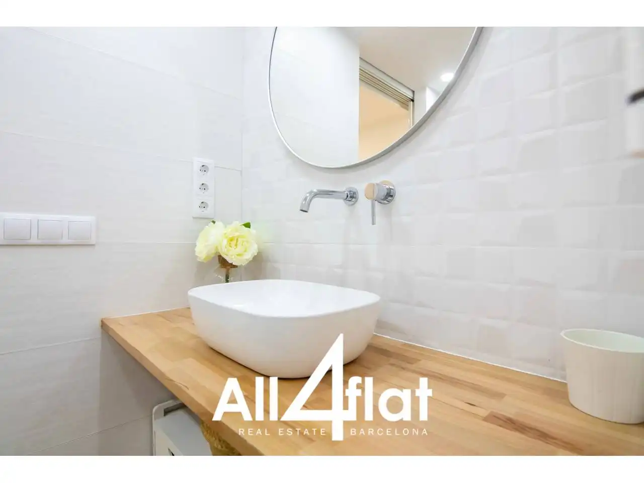 Badezimmer von Wohnung zur Miete in Barcelona mit Klimaanlage, Parkett und Möbliert
