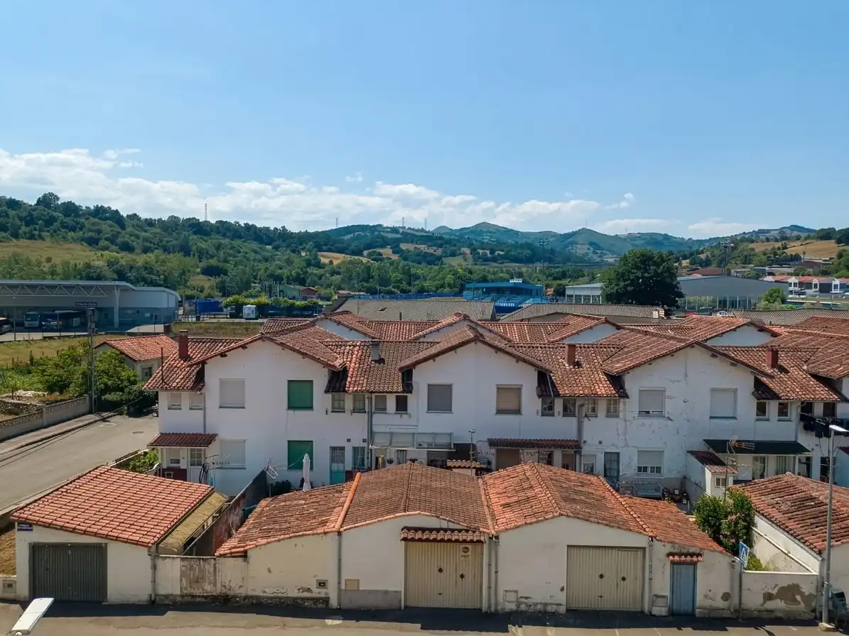 Vista exterior de Pis en venda en Grado amb Calefacció i Moblat