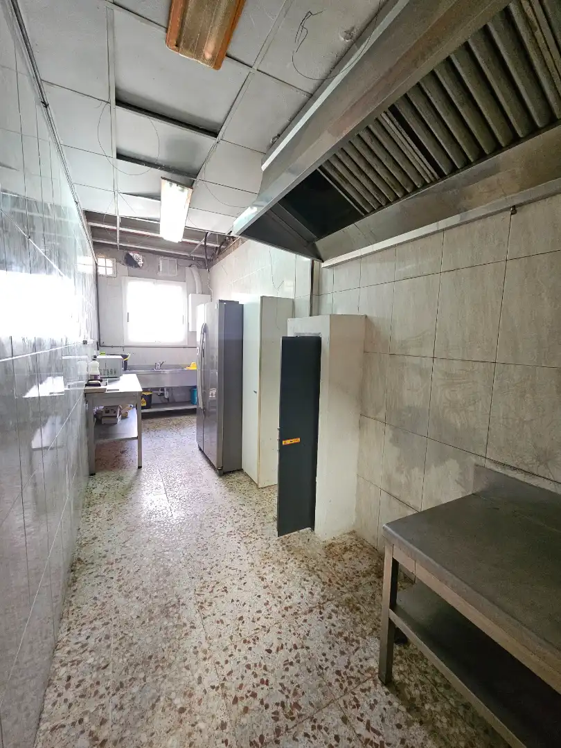 Cuina de Local en venda en Tarragona amb Aire condicionat, Terrassa i Moblat