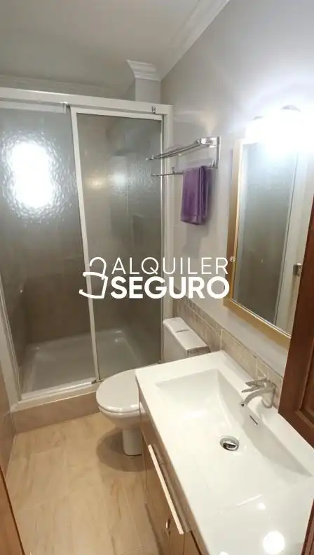 Bany de Pis de lloguer en Madrid amb Aire condicionat