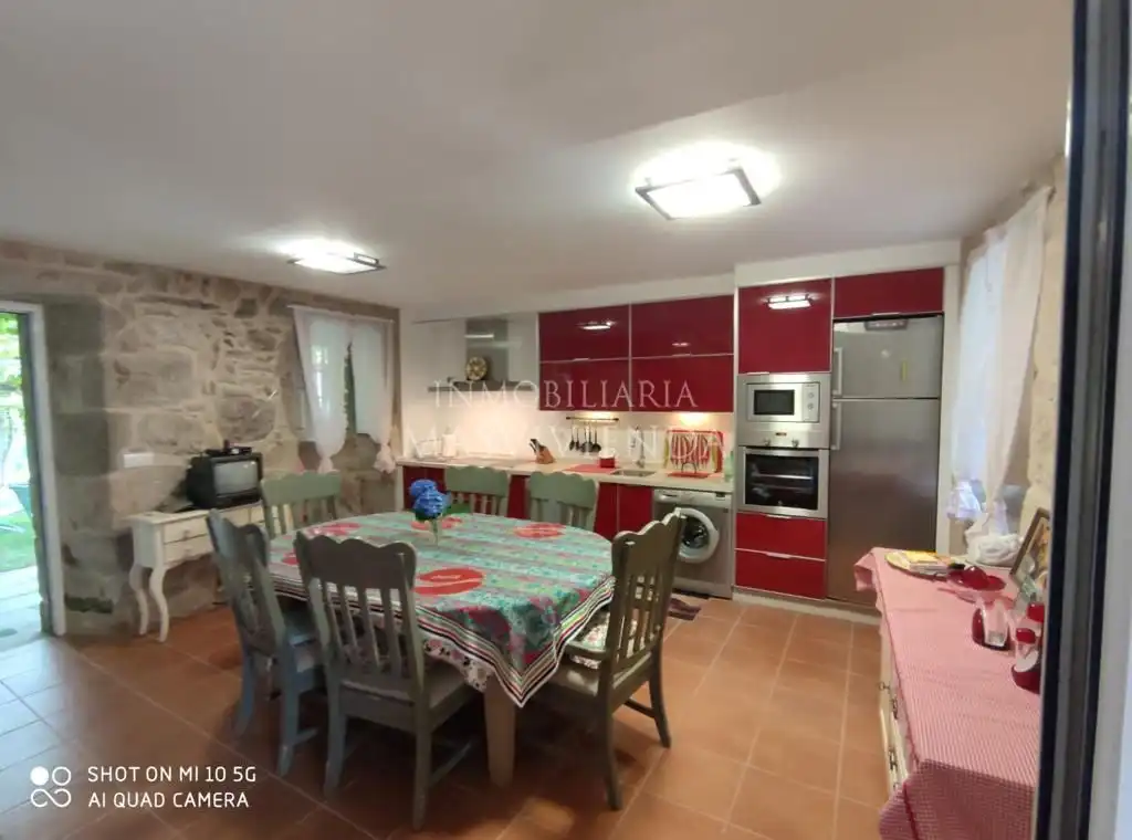 Cuina de Casa o xalet en venda en Moraña amb Calefacció i Jardí privat