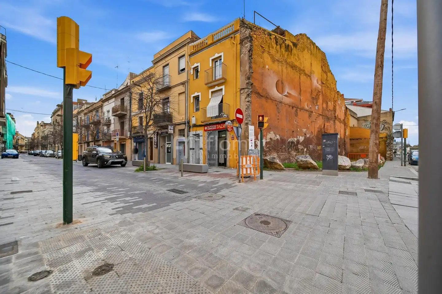 Exterior view of Houses for sale in Figueres