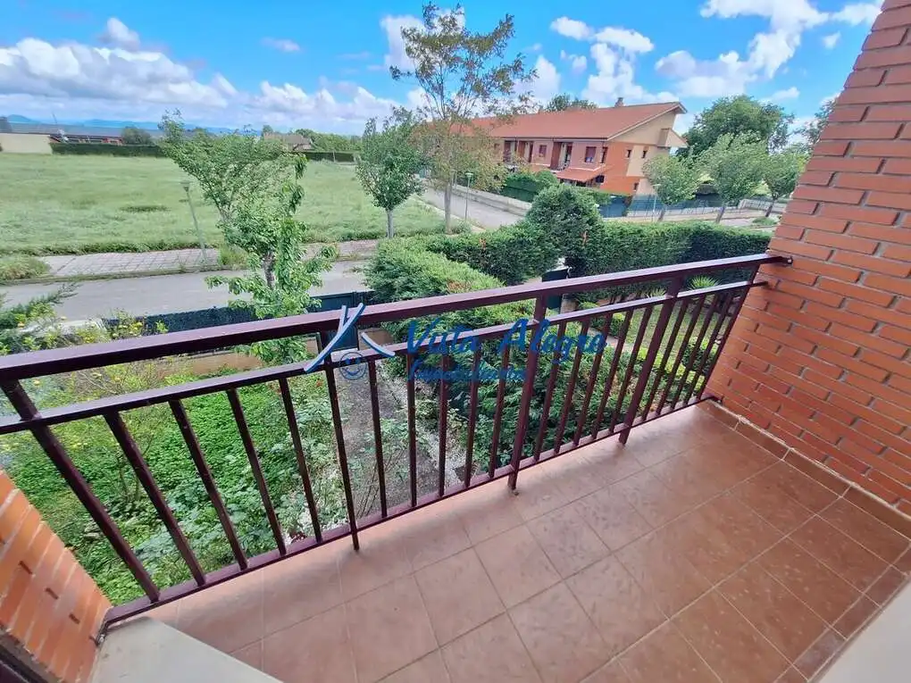 Terrasse von Einfamilien-Reihenhaus zum Verkauf in Santo Domingo de la Calzada mit Heizung, Privatgarten und Terrasse