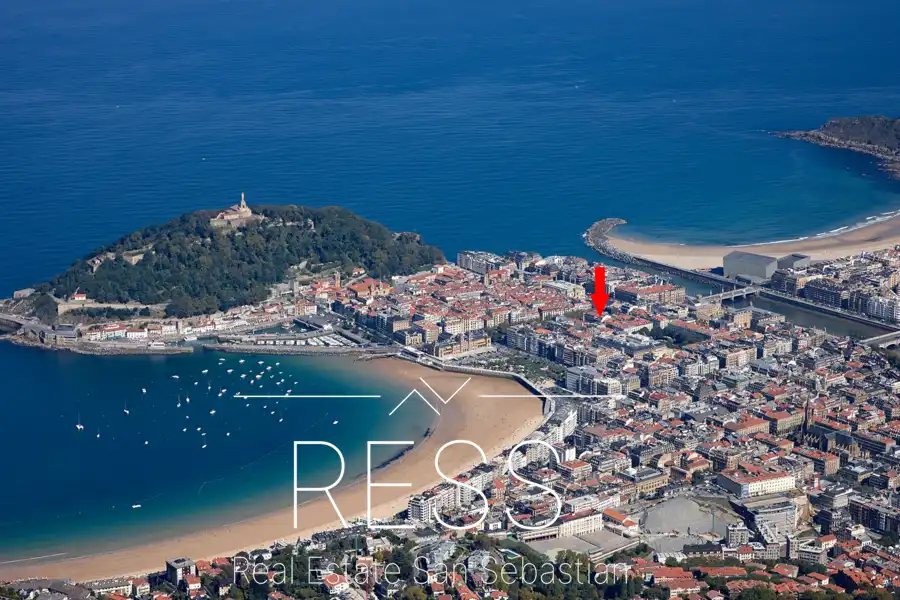Vista exterior de Pis en venda en Donostia - San Sebastián  amb Calefacció, Moblat i Forn