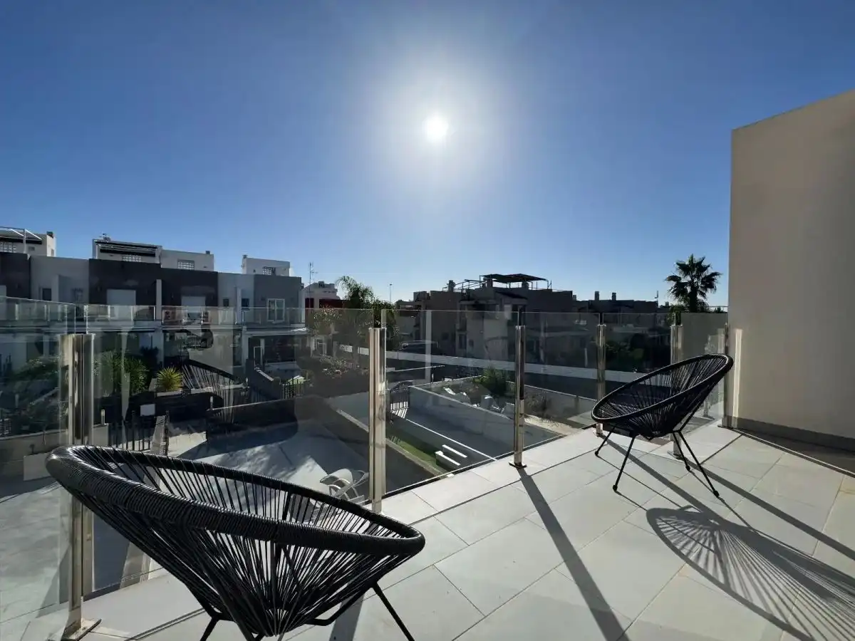 Terraza de Casa adosada en venta en Torrevieja con Aire acondicionado, Jardín privado y Amueblado