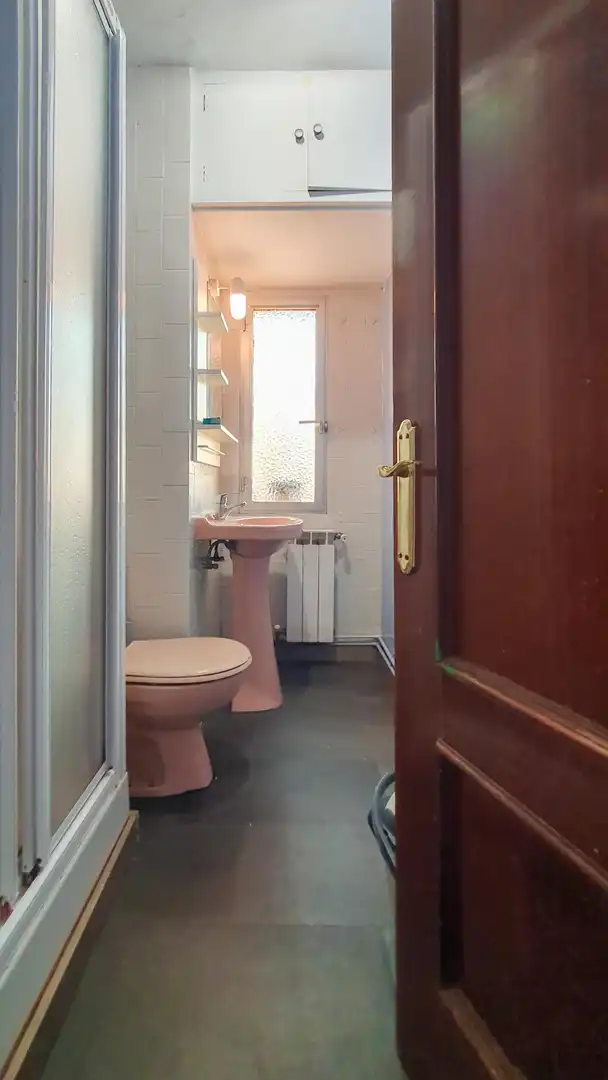 Baño de Piso en venta en Madrid con Calefacción, Terraza y Amueblado