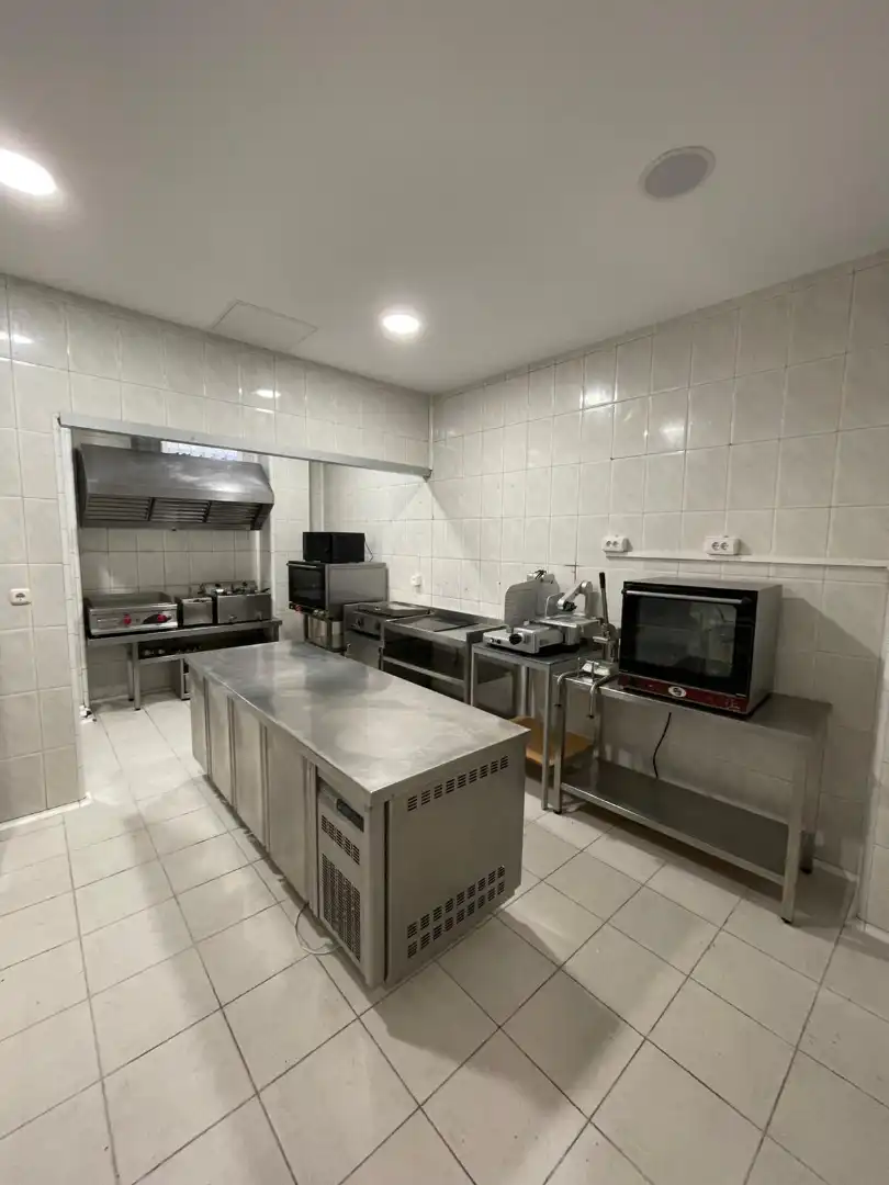 Local commercial à vendre à Avenida 1 de Mayo, imagen 2