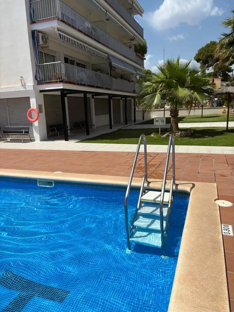 Schwimmbecken von Wohnungen zum Verkauf in Sitges mit Heizung, Privatgarten und Terrasse