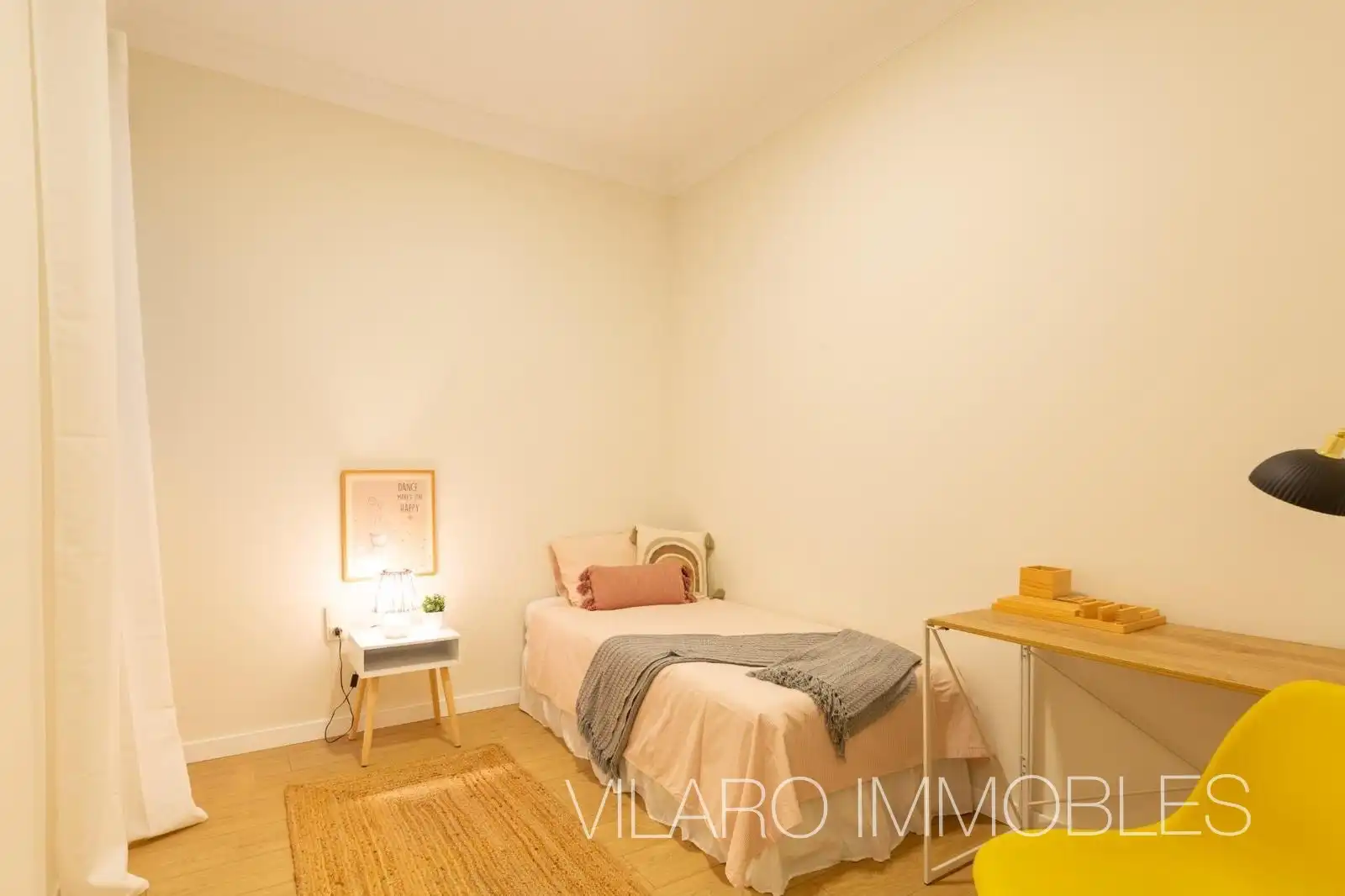 Dormitori de Casa adosada en venda en Terrassa amb Calefacció, Parquet i Terrassa